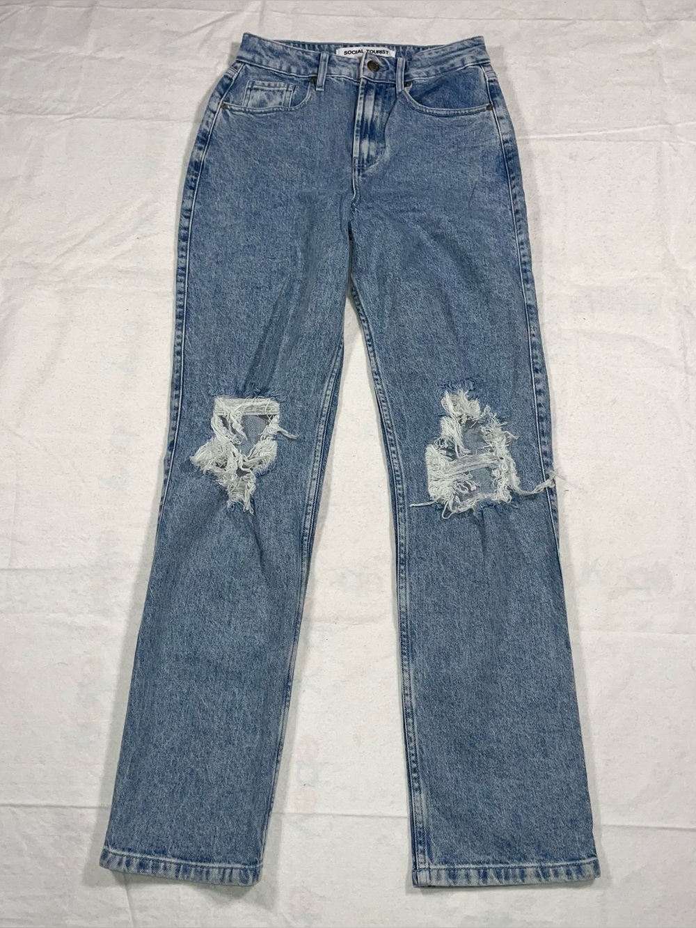 Social Tourist 3R Light Wash Distressed Classic Jeans NWT